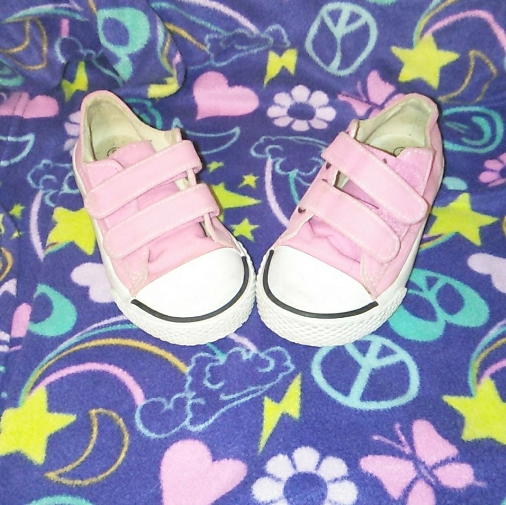 Pink converse